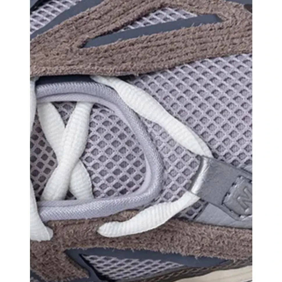 1906A Sneaker