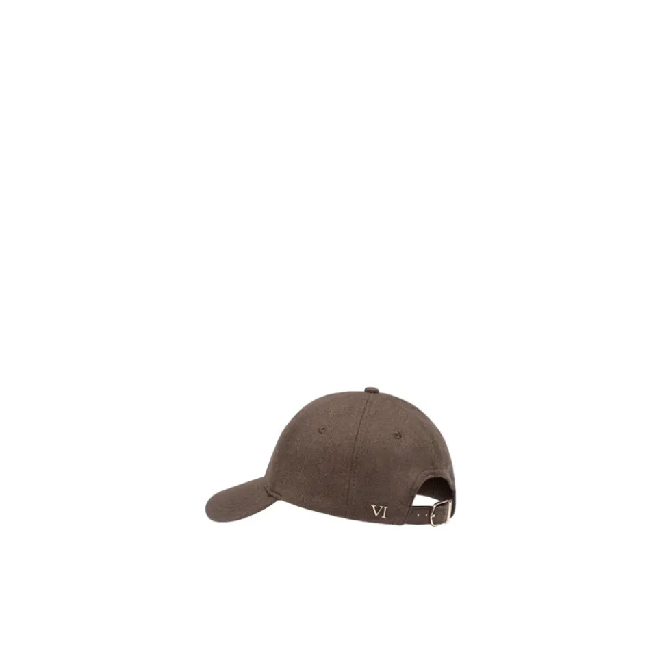 Caps