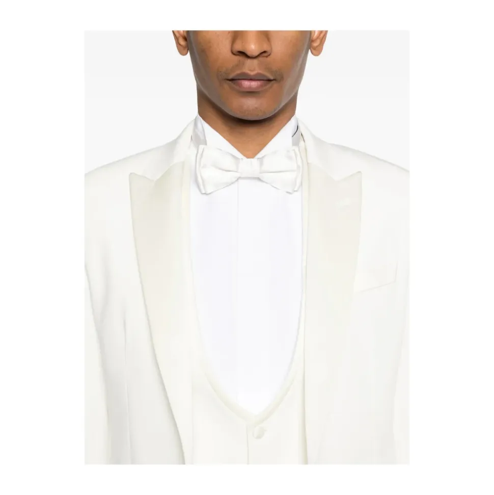 Dress med hakkede slag og enkel knepping