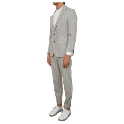 Grå dressbukse, enkelspent stil