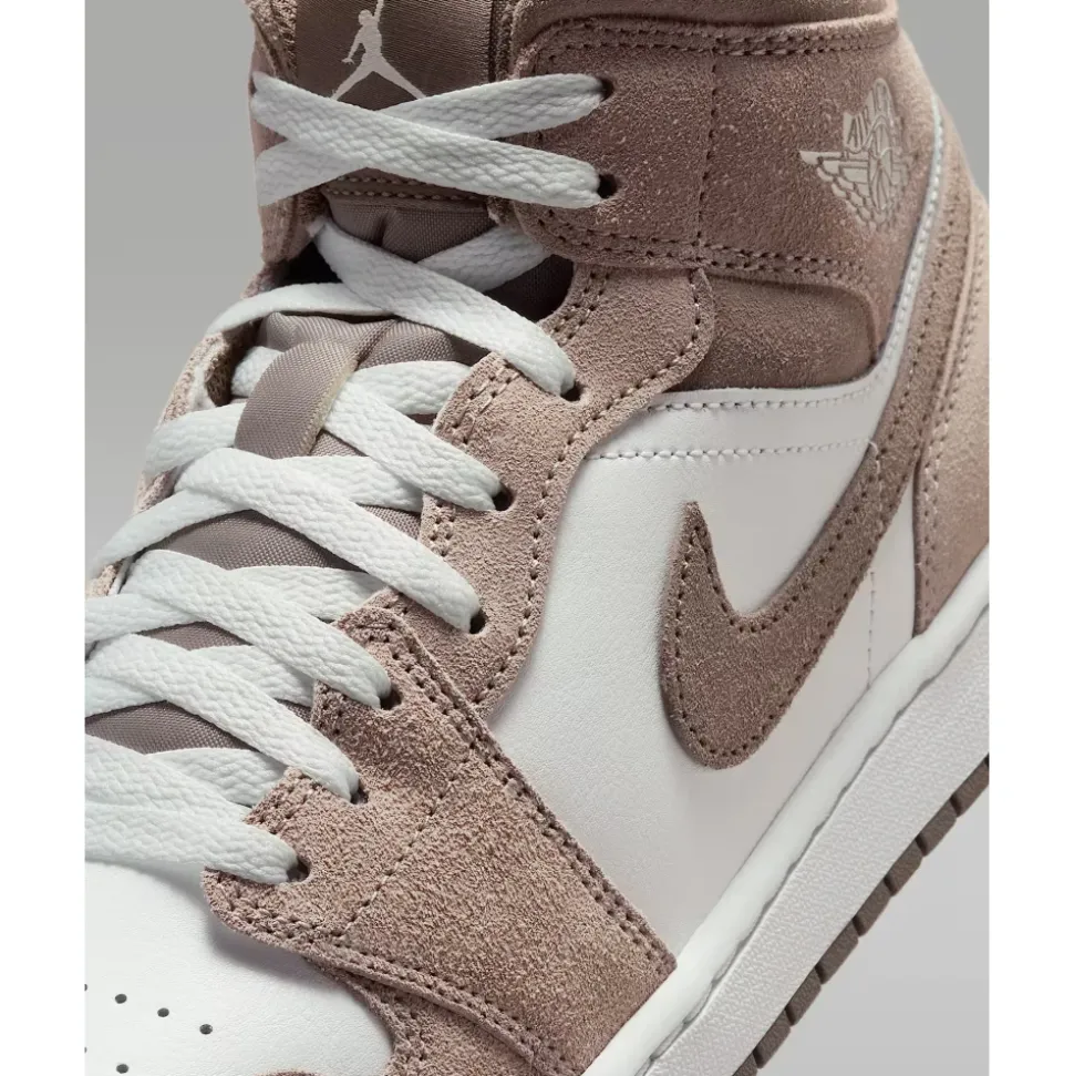 1 Mid Sneaker