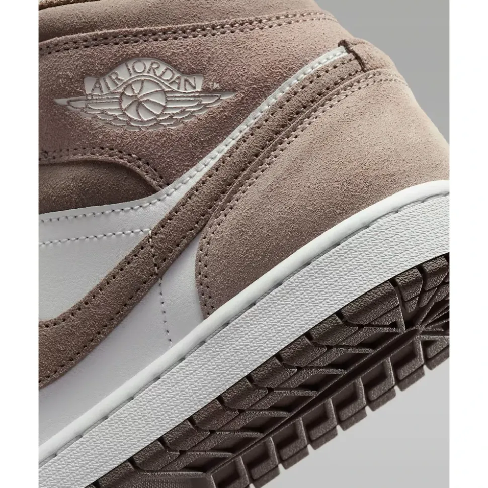 1 Mid Sneaker