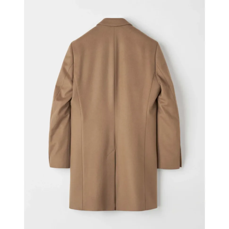 Minimalistisk Knappekåpe