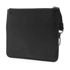 Pochette med logo og dekorative nagler