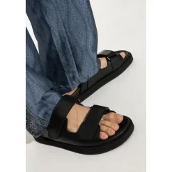 Sandaler i skinn