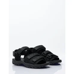 Sandaler med stropper og logoapplikasjon