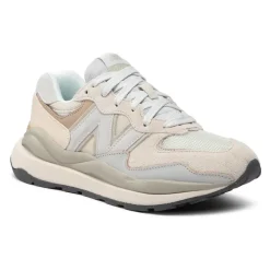 57/40 Sneaker