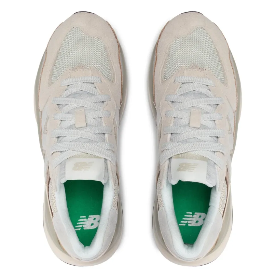 57/40 Sneaker