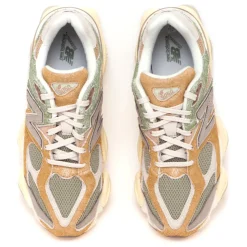 9060 Sneakers