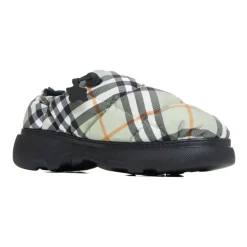 Stilige sandaler for sommeren