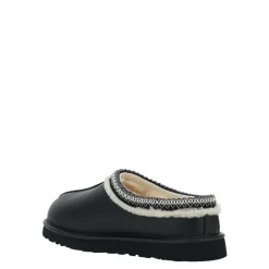 Svarte skinnmules med preget logo