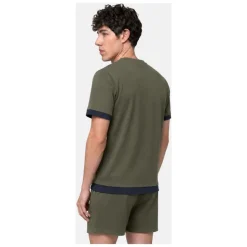 T-skjorte + Shorts