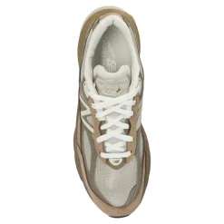 990v6 Sneakers