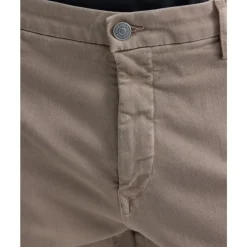 Zeumar Chinos
