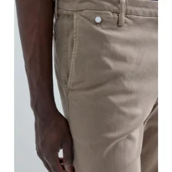 Zeumar Chinos